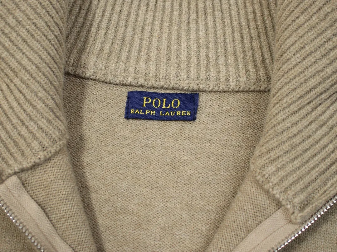 🅿️286 Style number: D169 RALPH LAUREN/Ralph Lauren classic war horse small label embroidered logo Paul polo high collar pullover half-zip knitted sweater, high-density LOGO embroidery on the chest, original customization of tag accessories. Made of pure cotton yarn 🧶 blended with wool, pure cotton is skin-friendly and comfortable, small label war horse embroidered turtleneck sweater 🐎 high quality. Follow the blogger to learn how to wear it! Let’s buy a Ralph Lauren knitted sweater. It’s a super hard-to-find series after it became popular. It’s hard to find one on the official website. It’s simple and practical, with a lazy and loose feel. The thickened fabric has more texture, soft and delicate feel, and a loose fit. Whether worn alone or layered, you can wear different styles of fashion with just one piece!  Color: Black Khaki Size: Picture 9
